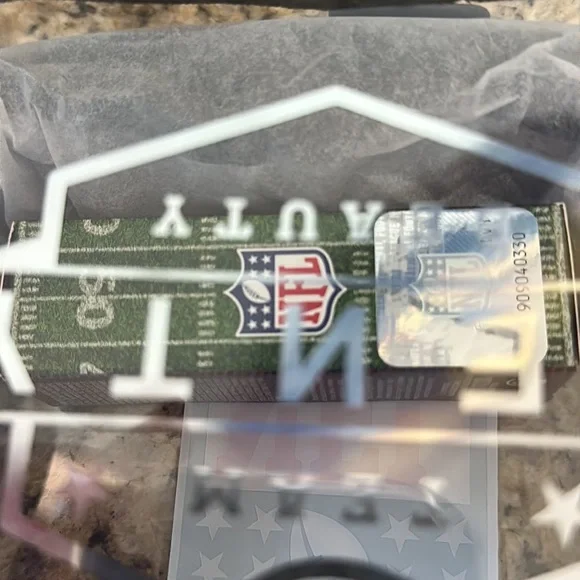 Fenty Swag Belt Bag w Lip Gloss - Picture 14 of 17